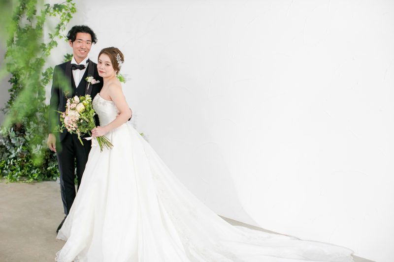 グリーンが映えるシンプルな背景