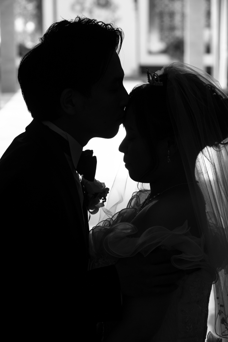 キスシーンはシルエットで。