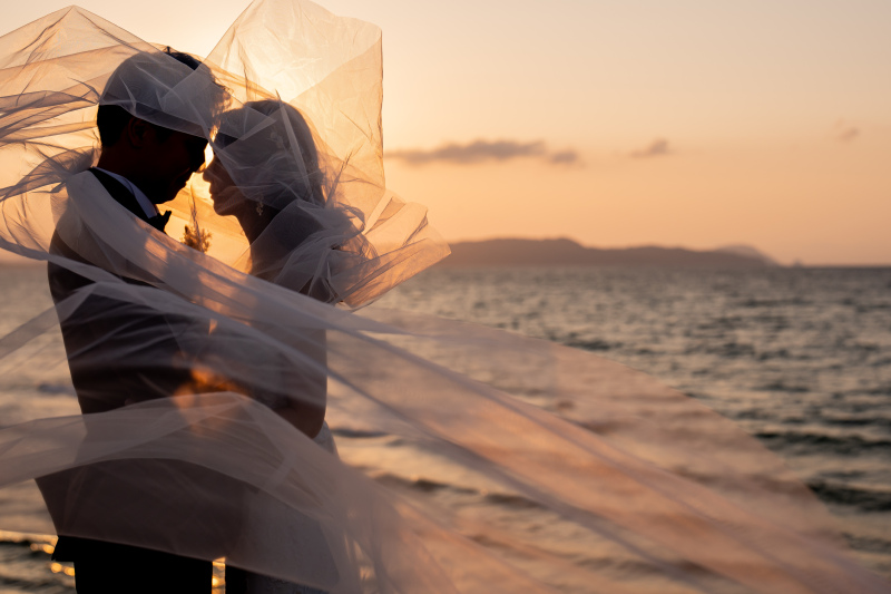 ロングベールをなびかせながら.....