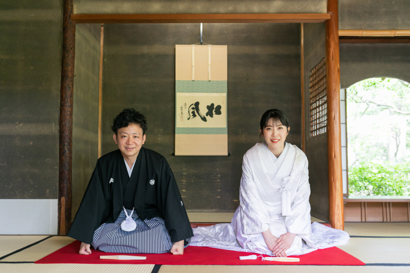 お部屋の中で和装の定番！お正座のポーズ。