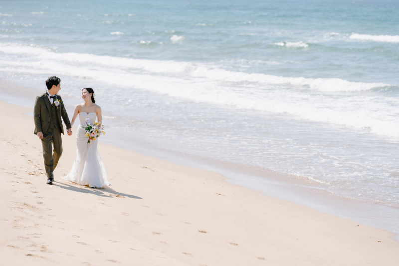 まずは海沿いを歩きながら。