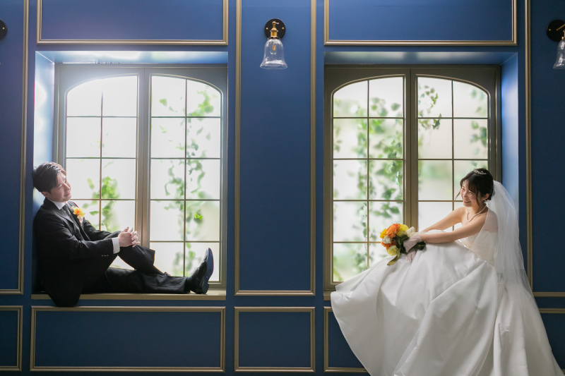 向かい合ってにこやかに