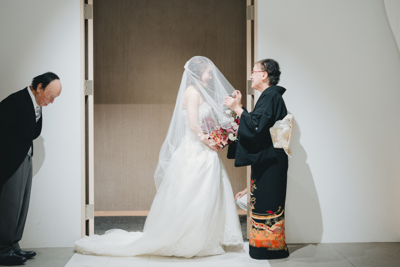 挙式さながらに