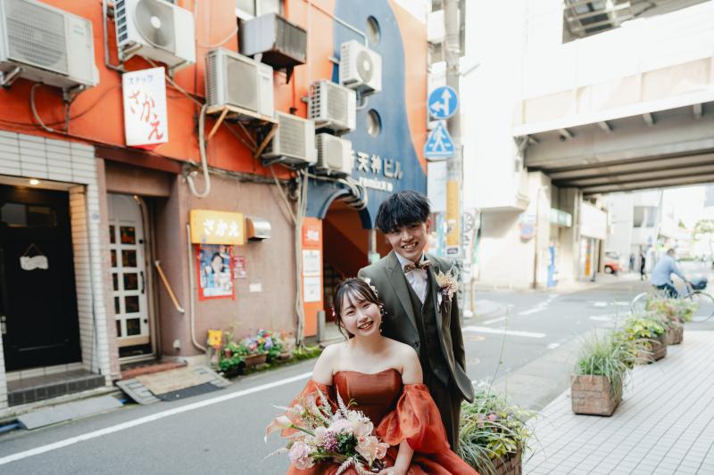 可愛らしい建物をバックに！