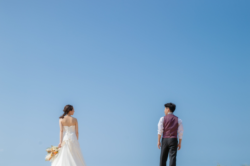 青空をバックに