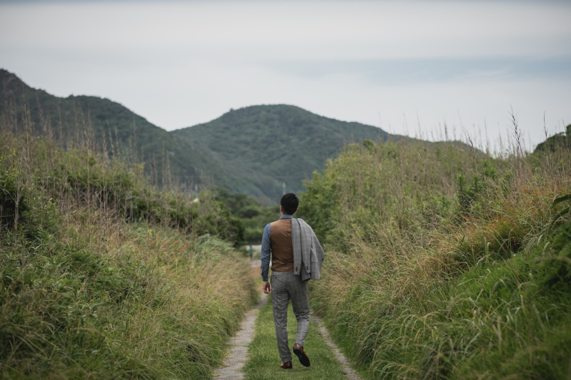 男は背中で語る