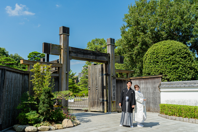 まずは入門前にて青空バックに。