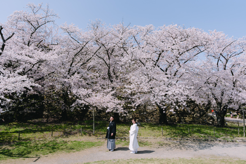 満開の桜をバックに。