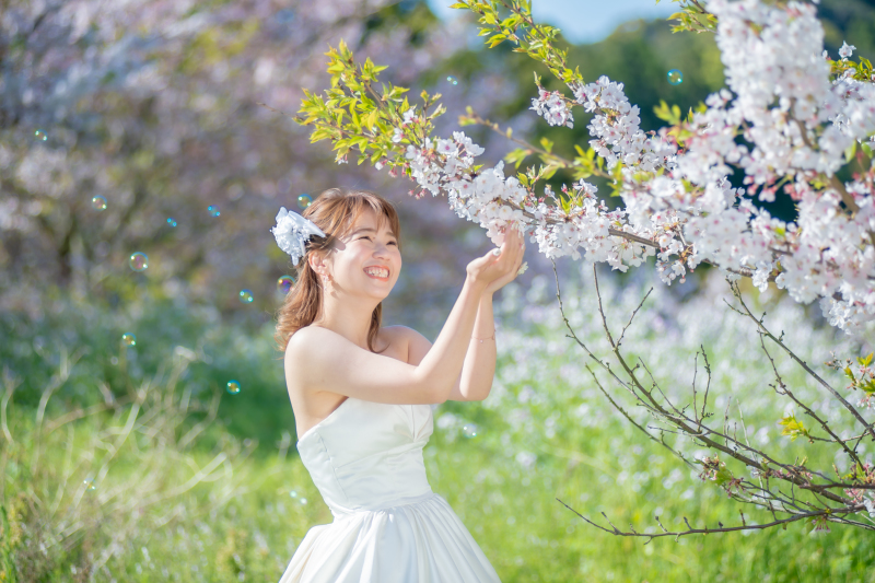 撮影裏にはアシスタント多数！？