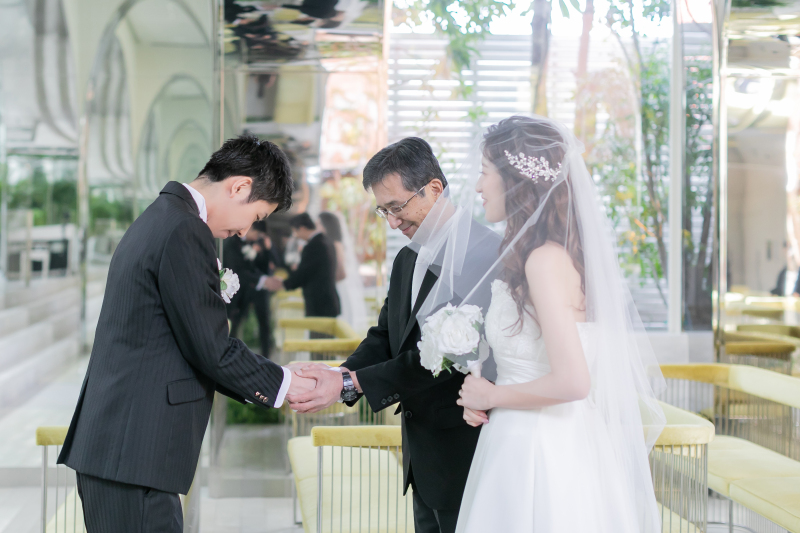 新婦様のお父様から新郎様へ。