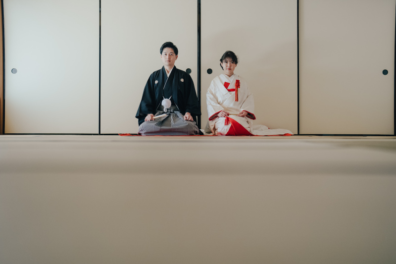 最後は定番の正座で...