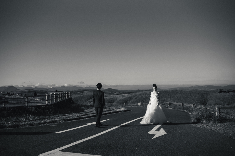 広大な背景を活かして