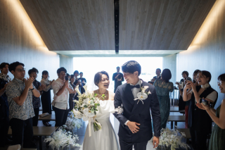 挙式からのロケーションショット