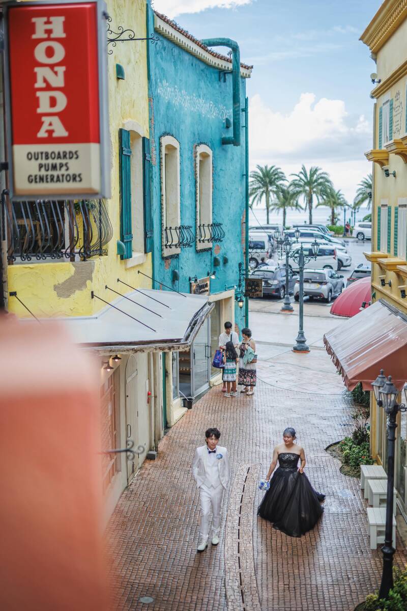 ブラックドレス × ホワイトタキシード