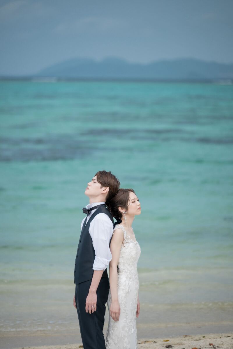 青い海と