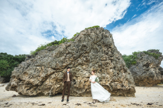 洋装&times;和装　沖縄の自然を感じるウェディングフォト