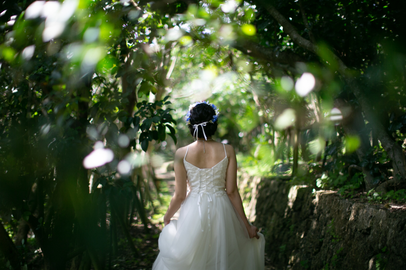 深い緑に軽やかな光の宝石