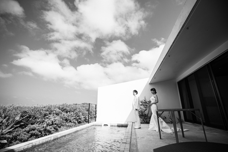 ふれる手、つつむ肩