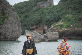 特別な衣装を身に纏い