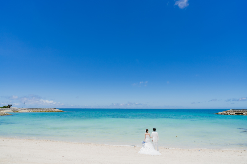 エメラルドグリーン