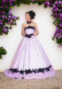 ラベンダーパープルとブラック刺繍のドレス