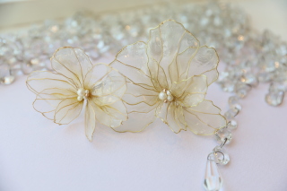 【ヘッドアクセサリー】ホワイトゴールドのアメリカンフラワー