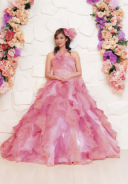 ピンクのふわふわボリューミードレス