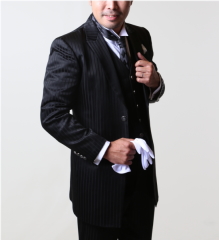 ブラックストライプのタキシード
