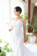 レースとビーズの華やかなマーメイドドレス