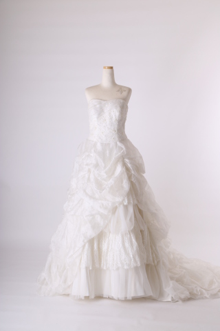 かわいいレースのふわふわAラインドレス