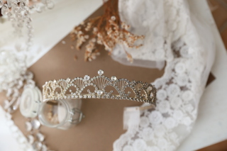 【ヘッドアクセサリー】キラキラビジューのティアラ