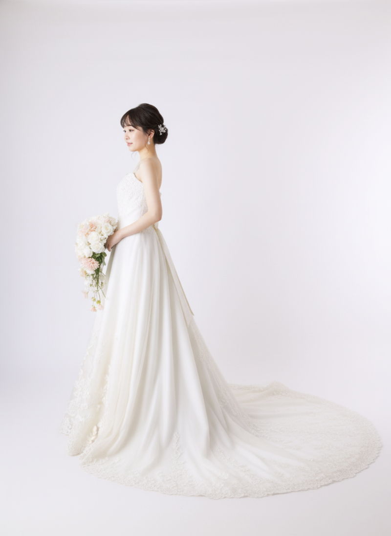 繊細なレースが美しいクラシカルAラインドレス