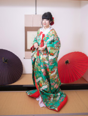 エメラルドグリーンの色打掛