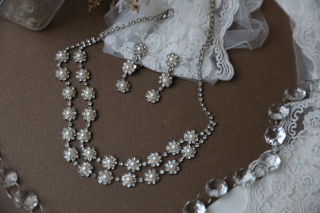 【アクセサリー】キラキラパールの２連ネックレス＆イヤリング