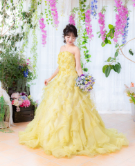 レモンイエローのさわやかドレス