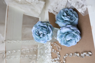 【ヘッドフラワー】水色の八重ローズ