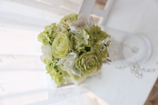 【ブーケ】グリーンとホワイトのラウンドブーケ