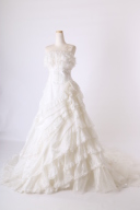 フリルがかわいいスイーツみたいな華やかドレス