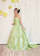 メロングリーンのAラインドレス