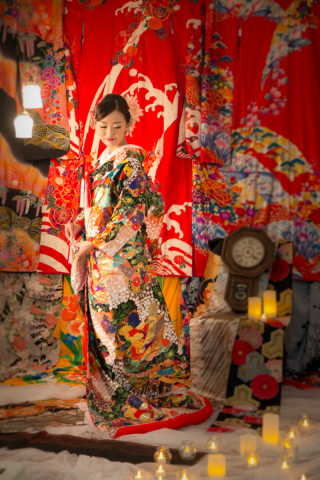 刺繍がたっぷりの贅沢な色打掛