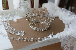 【ヘッドアクセサリー】シルバーカラーのクラウン