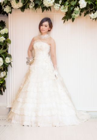 パールビーズとレースフリルが華やかAラインドレス