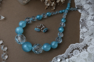 【アクセサリー】ブルーの大ぶりビーズネックレス＆イヤリング