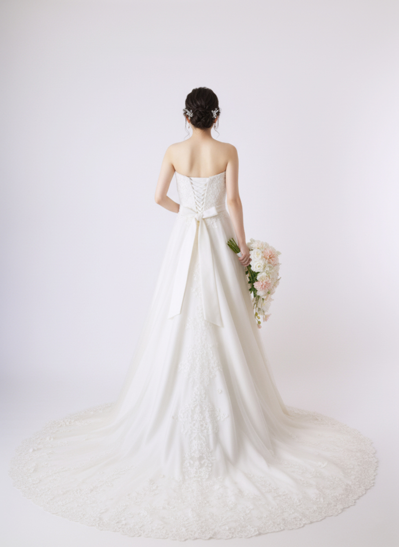 繊細なレースが美しいクラシカルAラインドレス