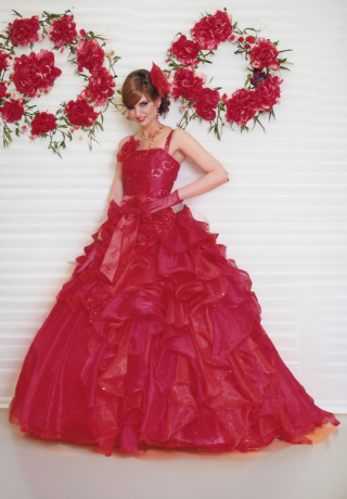 鮮やかレッドのふわふわフリルプリンセスドレス