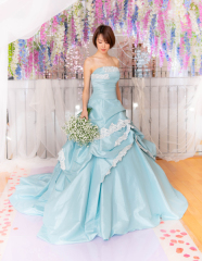 ターコイズブルーとレースのふんわりドレス