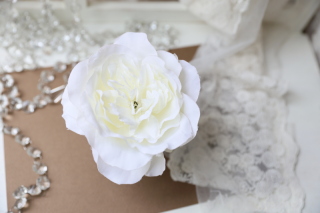 【ヘッドフラワー】ホワイトのビッグローズ