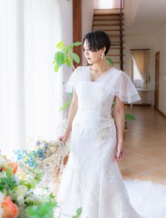 スタイリッシュな袖付きマーメイドドレス