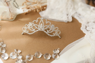 【ヘッドアクセサリー】ストーンのミニティアラ03