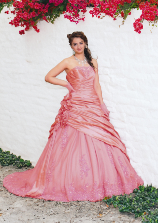 サーモンピンクのAラインドレス